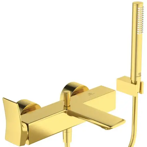 Goldfarbene Badarmatur mit Handbrause, Wandhalter und Schlauch von Ideal Standard. Klare Linien und modernes Design.